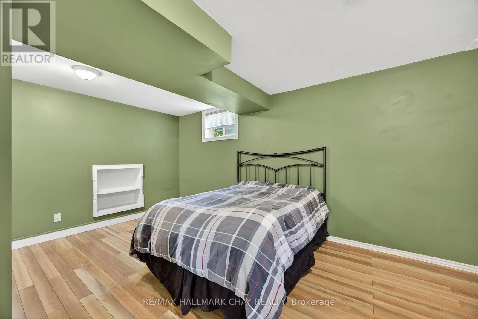 37 MCCARTHY CRESCENT