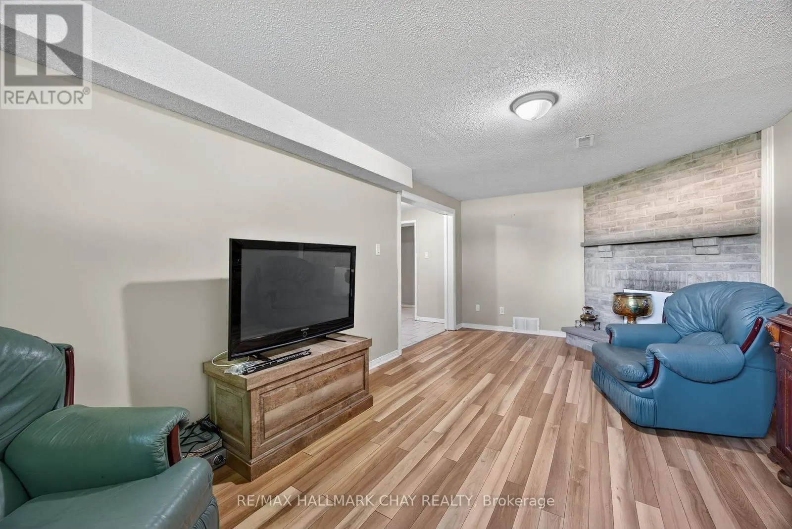 37 MCCARTHY CRESCENT