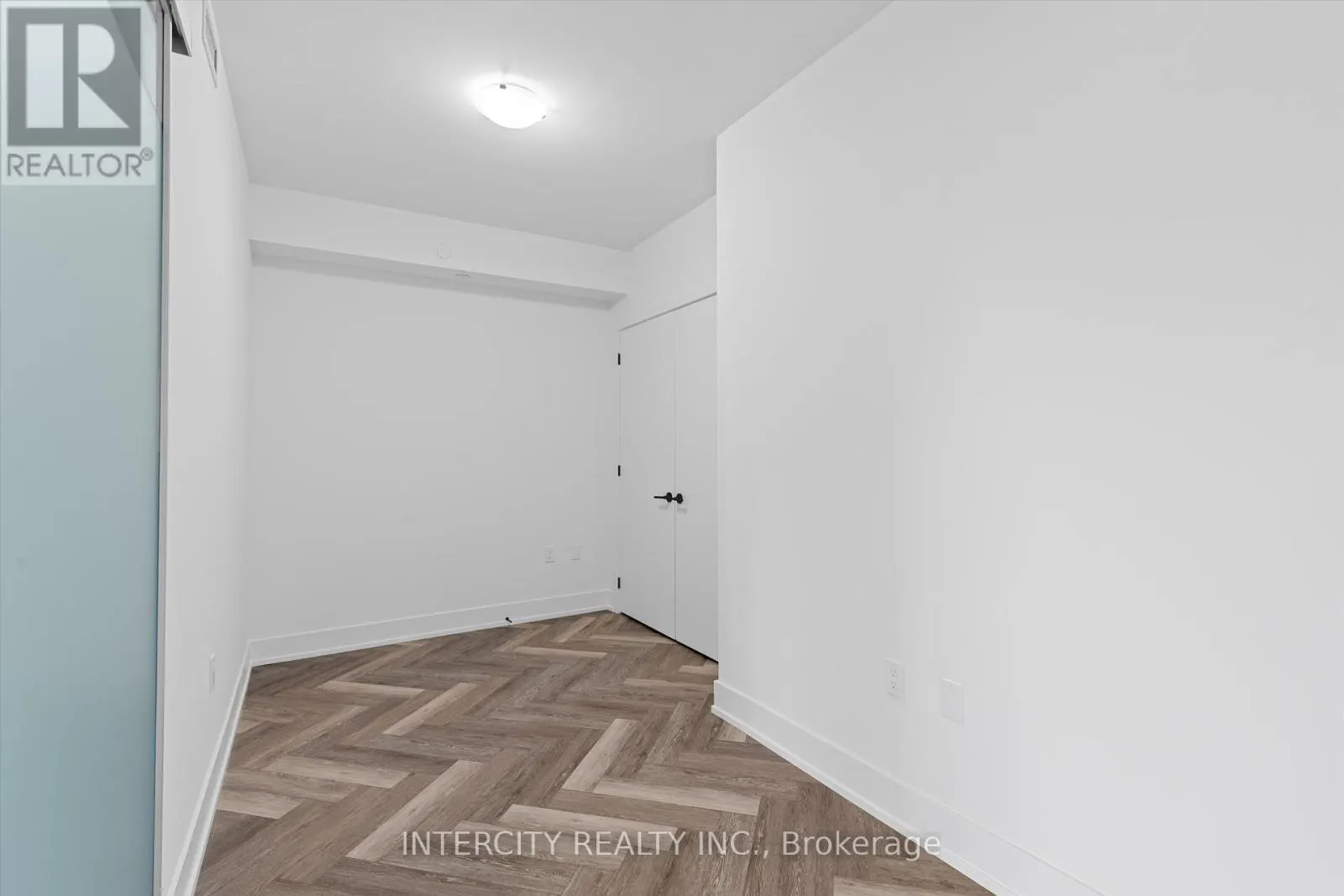 205 - 2075 KING ROAD