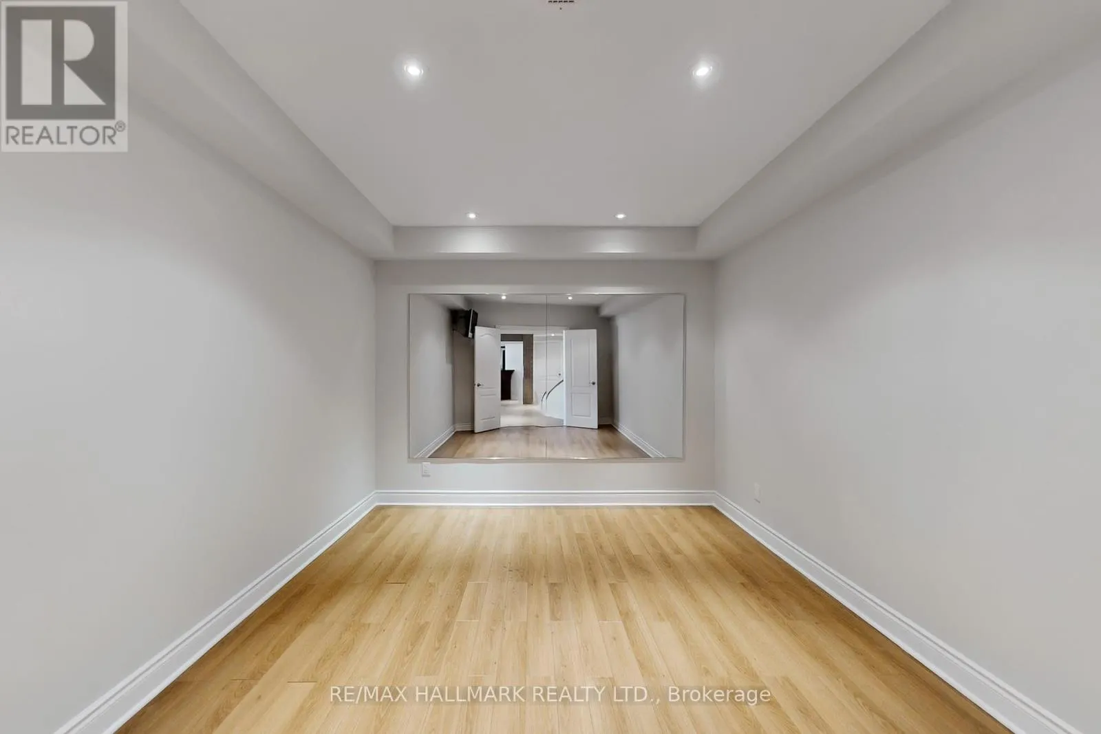 383 PARADELLE DRIVE