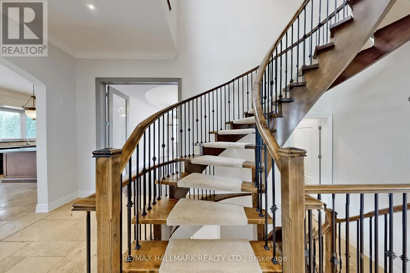 383 PARADELLE DRIVE
