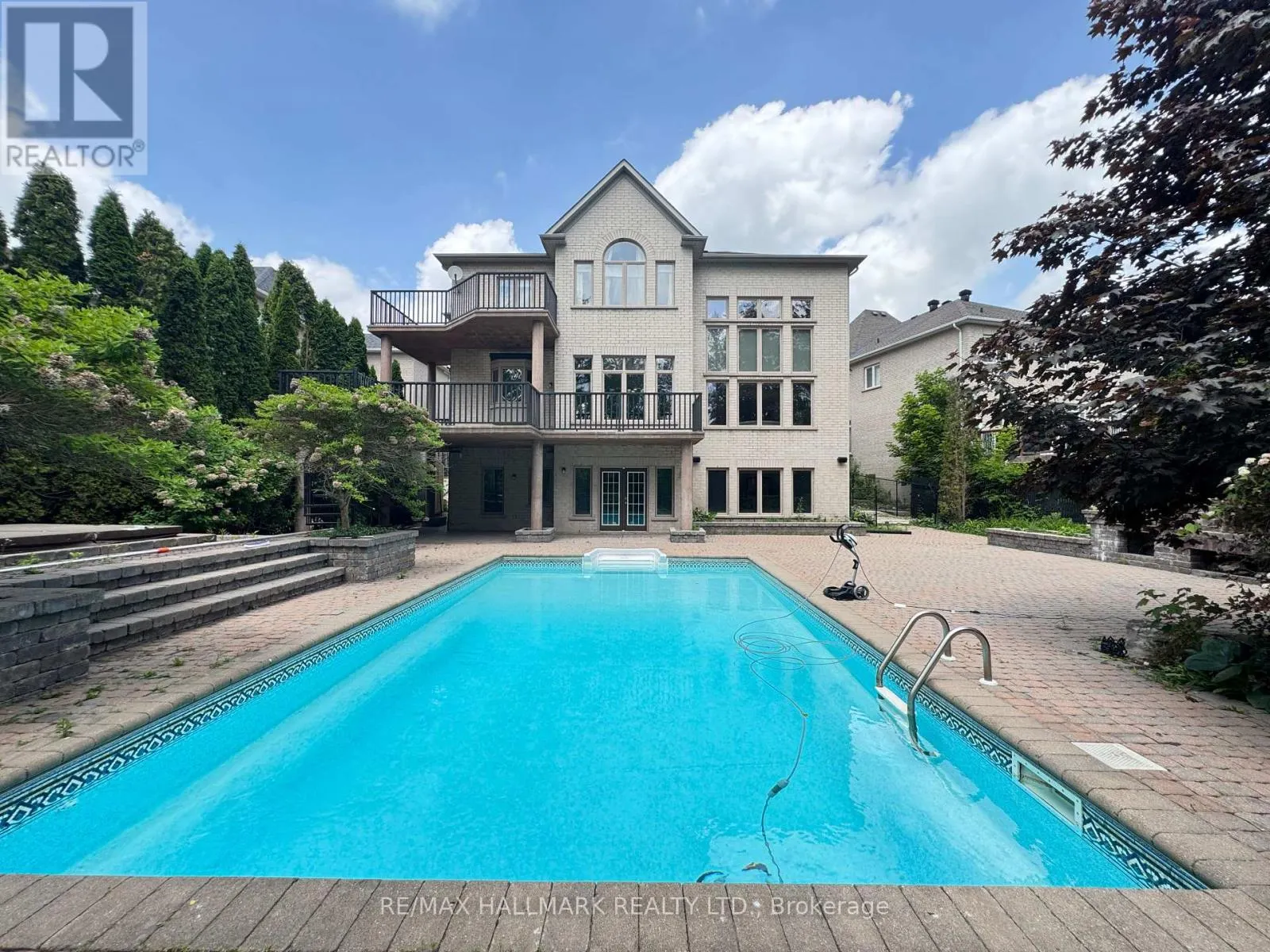 383 PARADELLE DRIVE