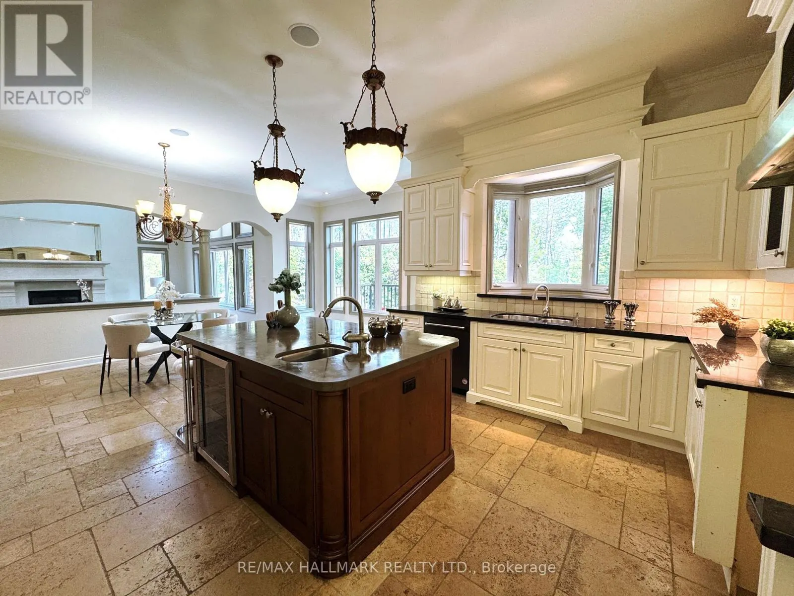 383 PARADELLE DRIVE