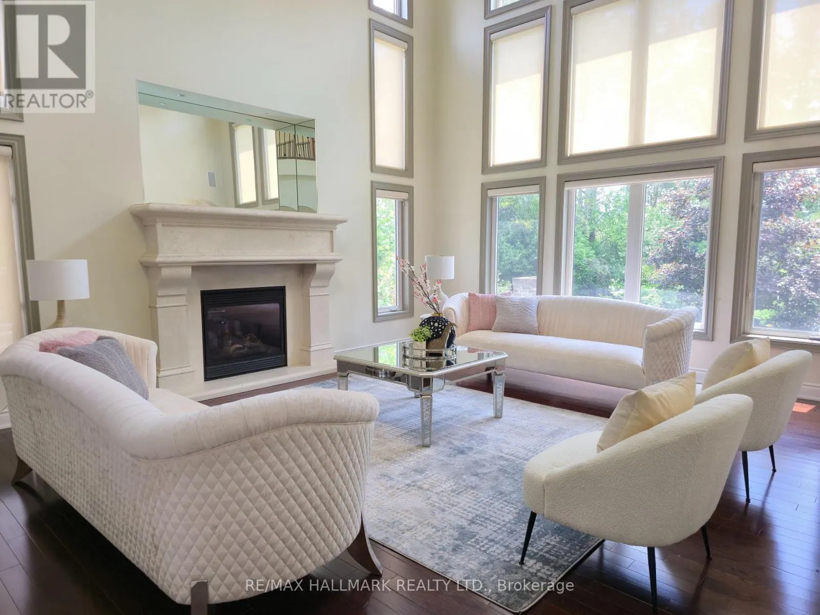 383 PARADELLE DRIVE