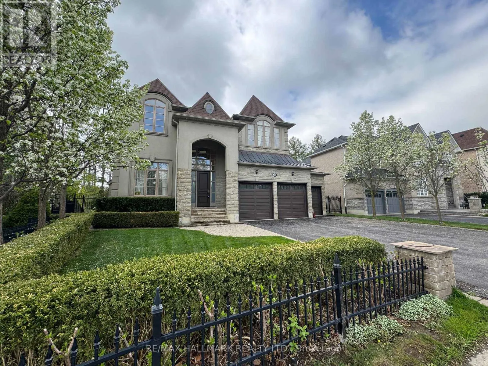 383 PARADELLE DRIVE