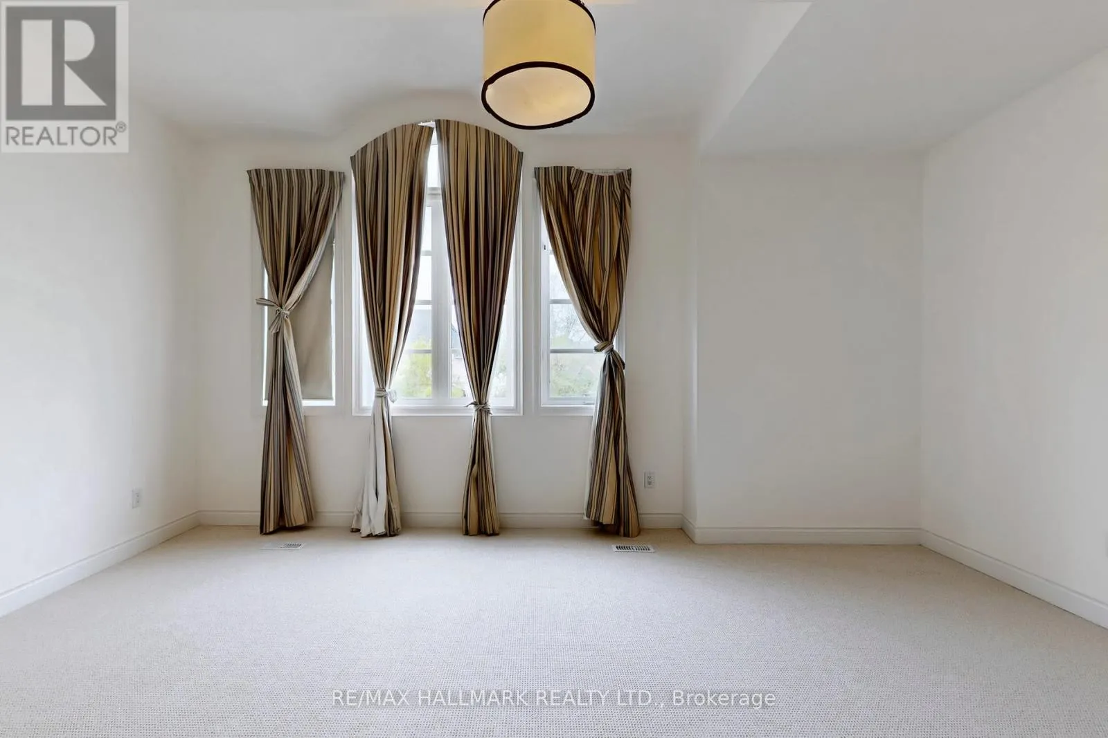 383 PARADELLE DRIVE