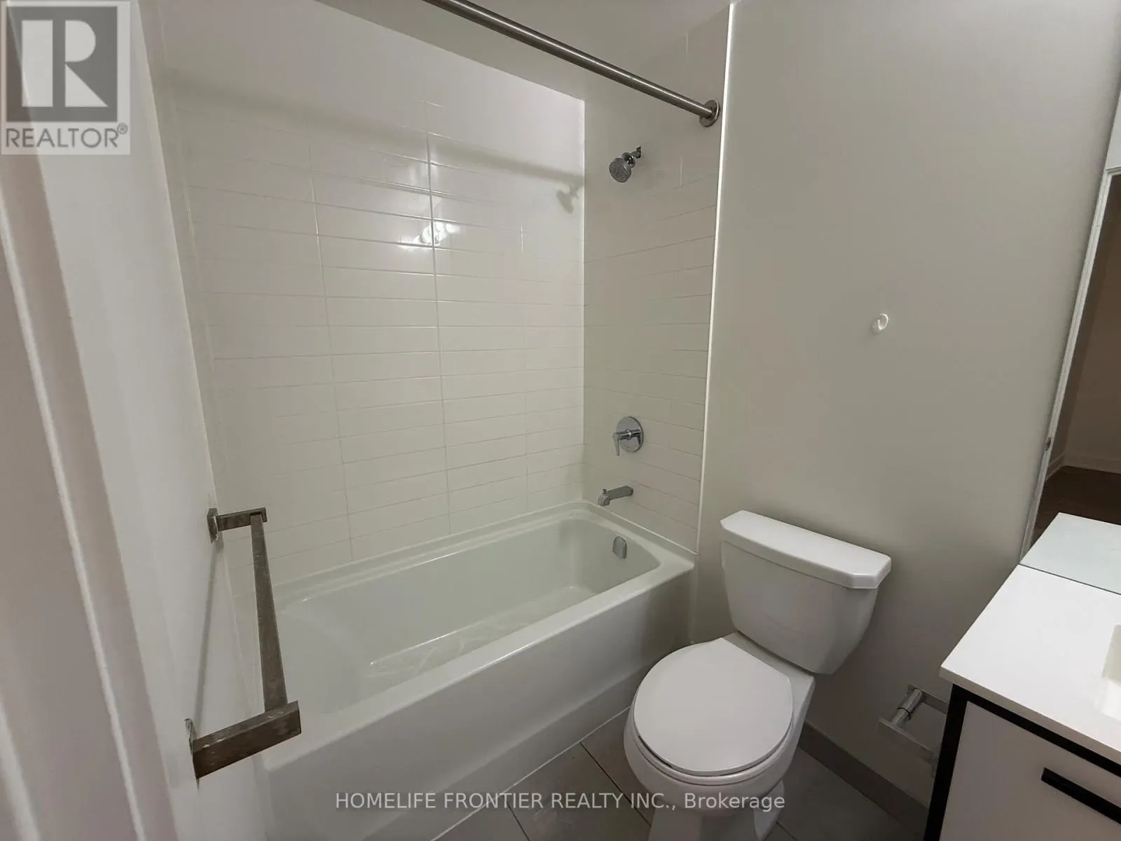 208 - 185 DEERFIELD ROAD