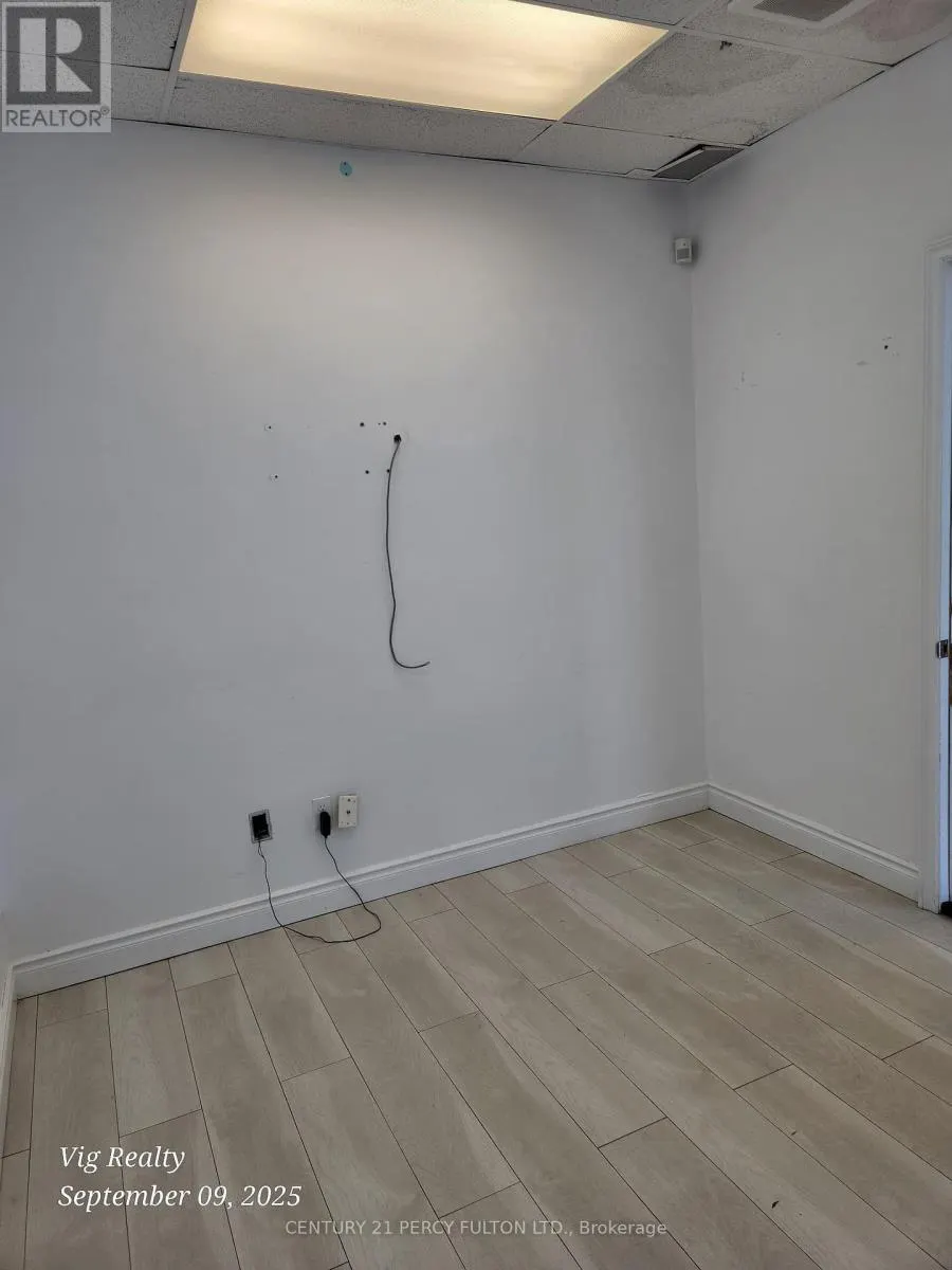 31 - 145 ROYAL CREST COURT
