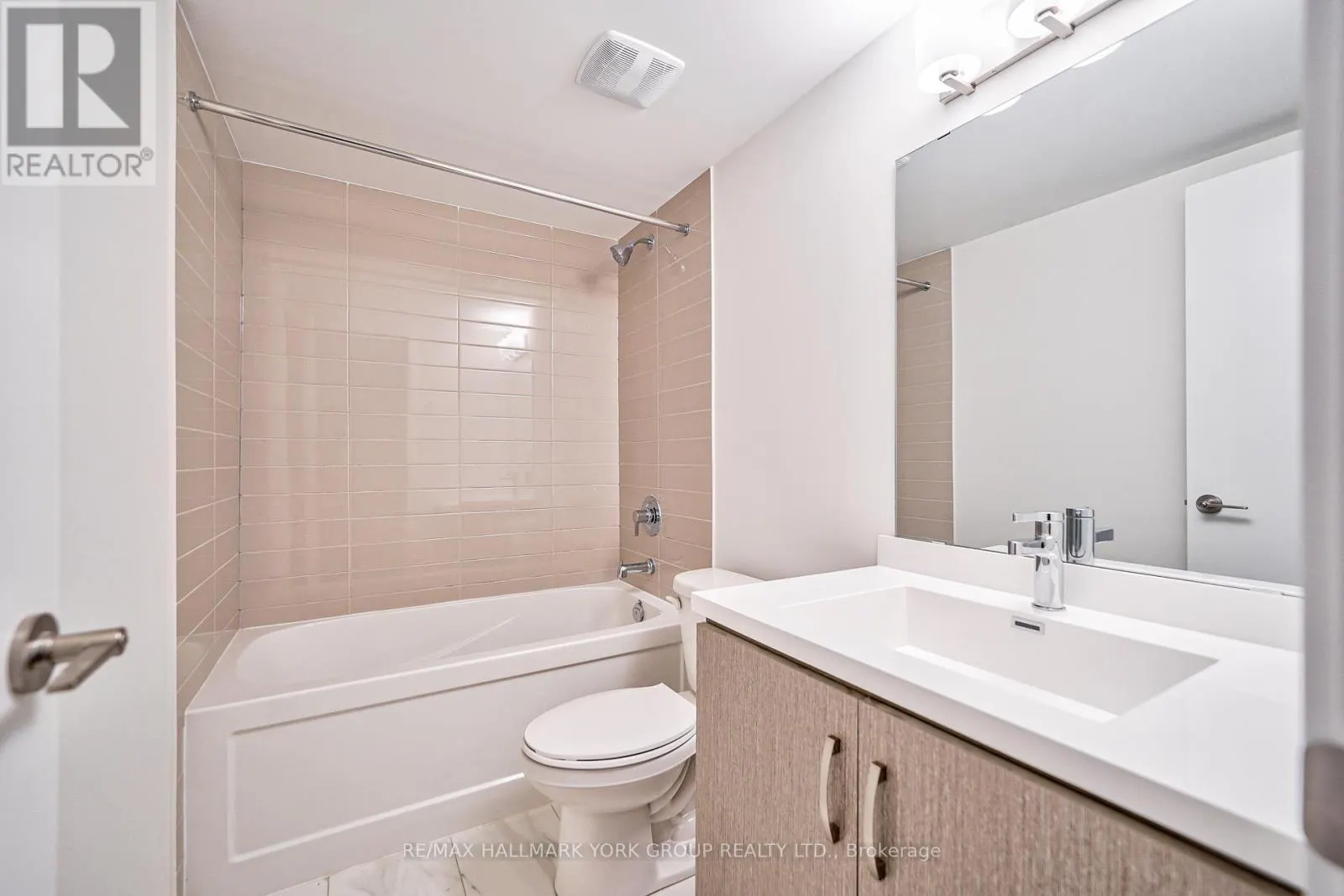 180 - 151 HONEYCRISP CRESCENT