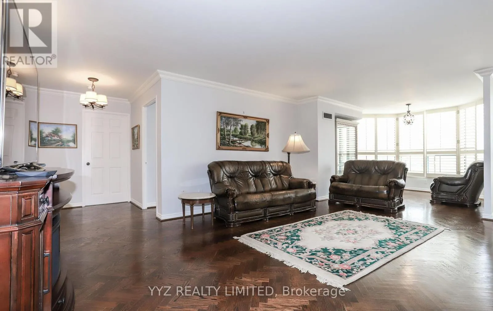808 - 1 CLARK AVENUE W