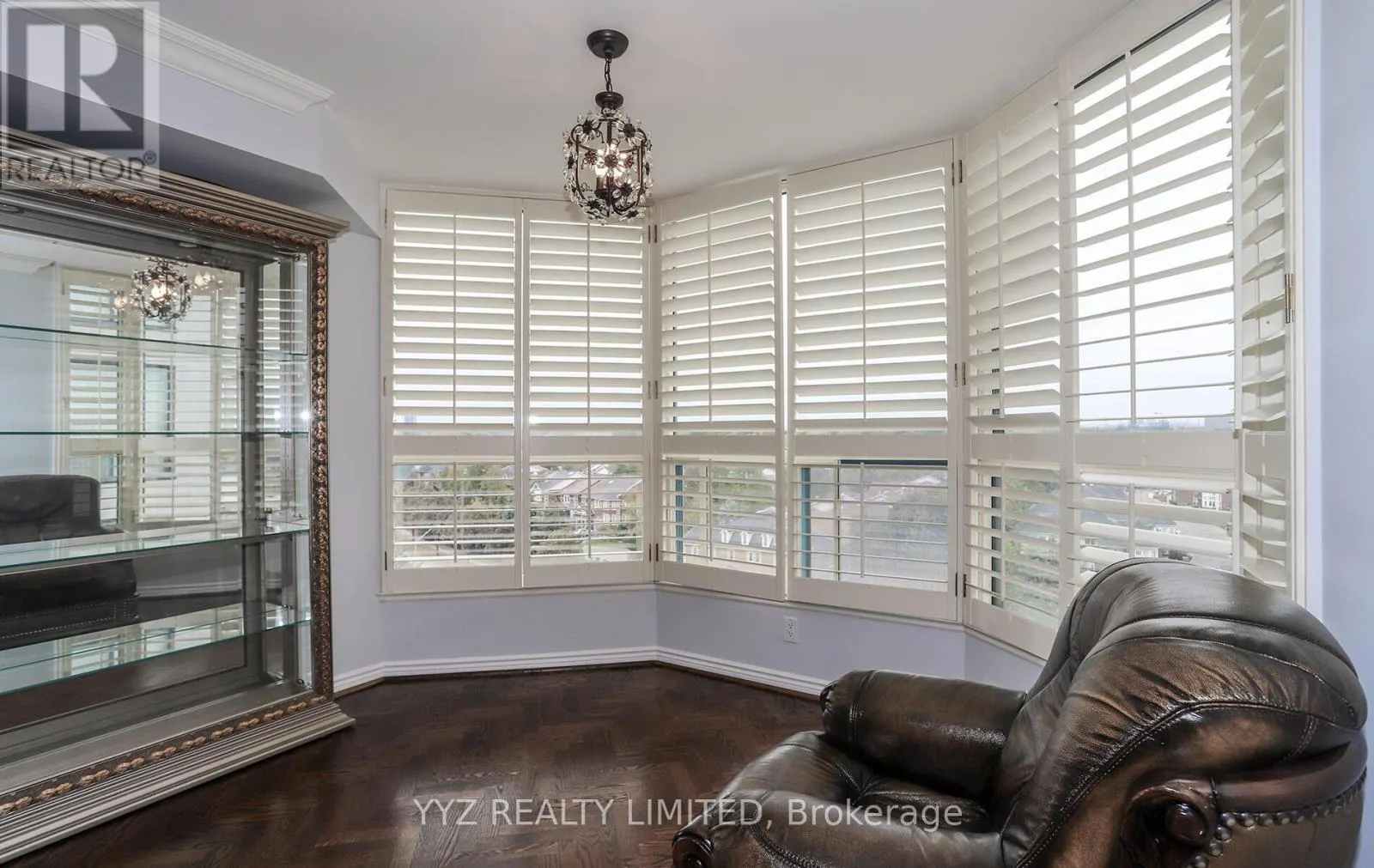 808 - 1 CLARK AVENUE W