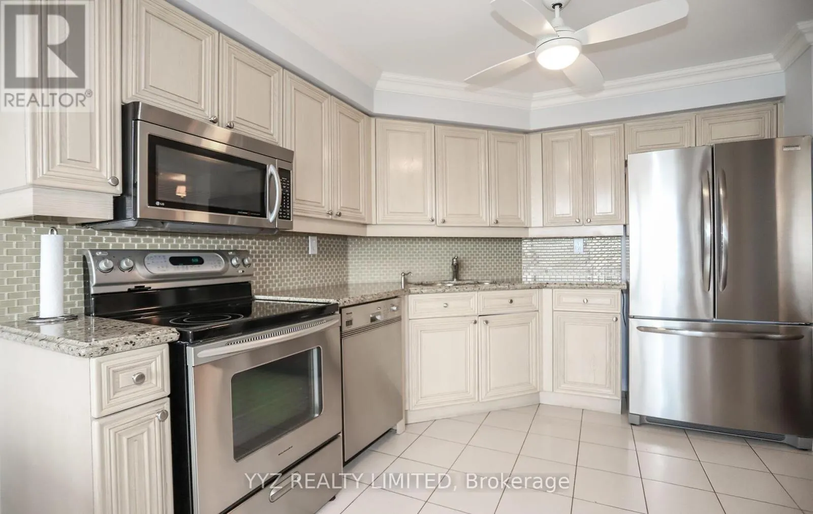 808 - 1 CLARK AVENUE W