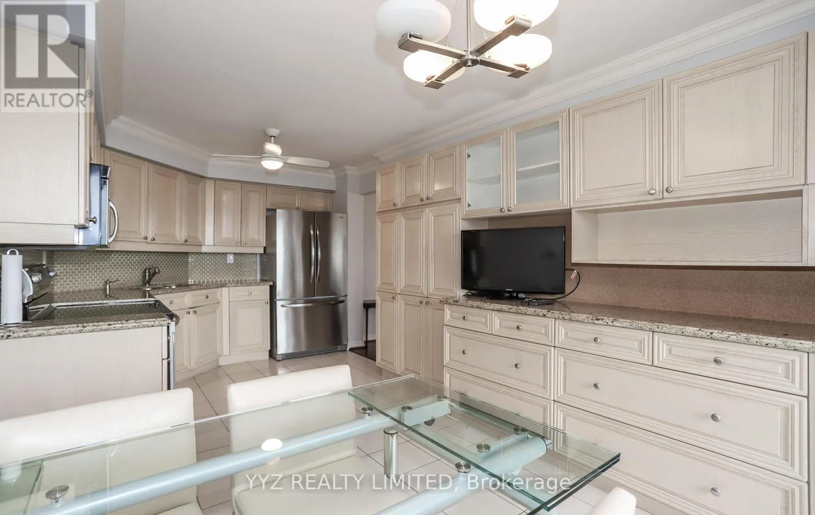 808 - 1 CLARK AVENUE W