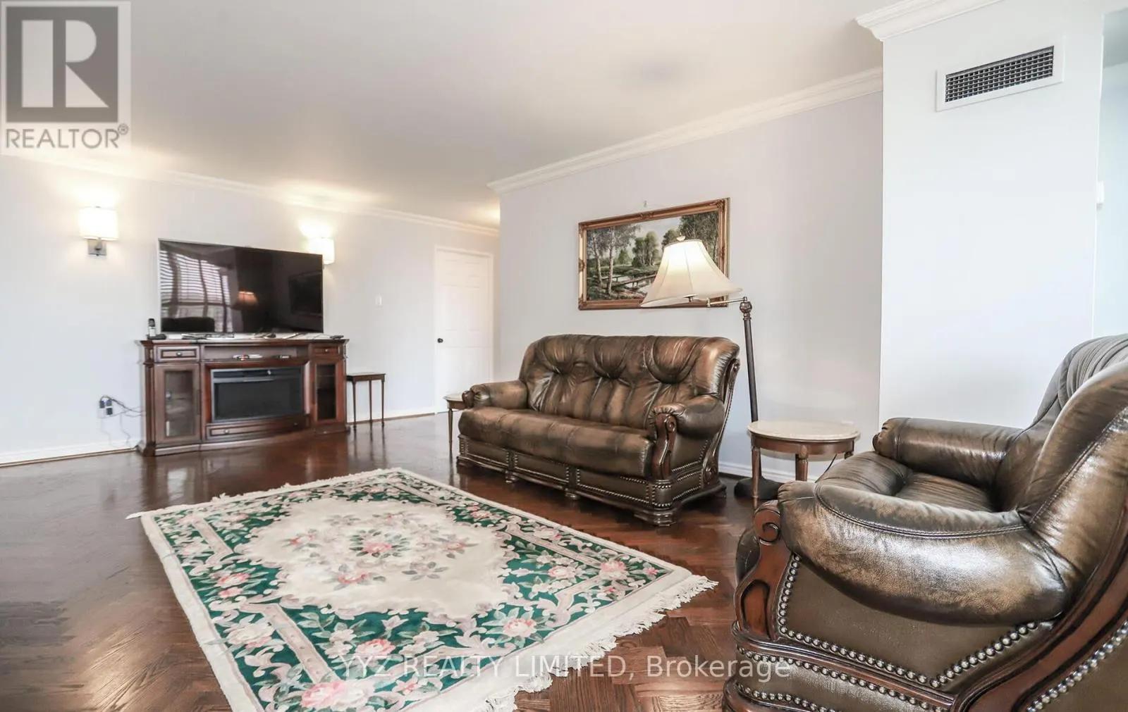 808 - 1 CLARK AVENUE W