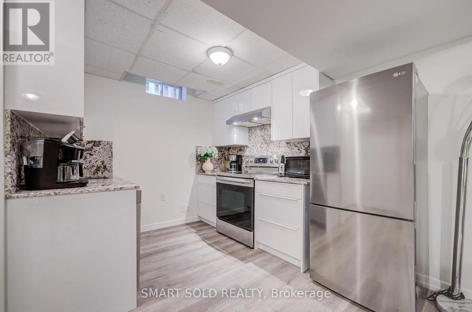 35 BENTOAK CRESCENT