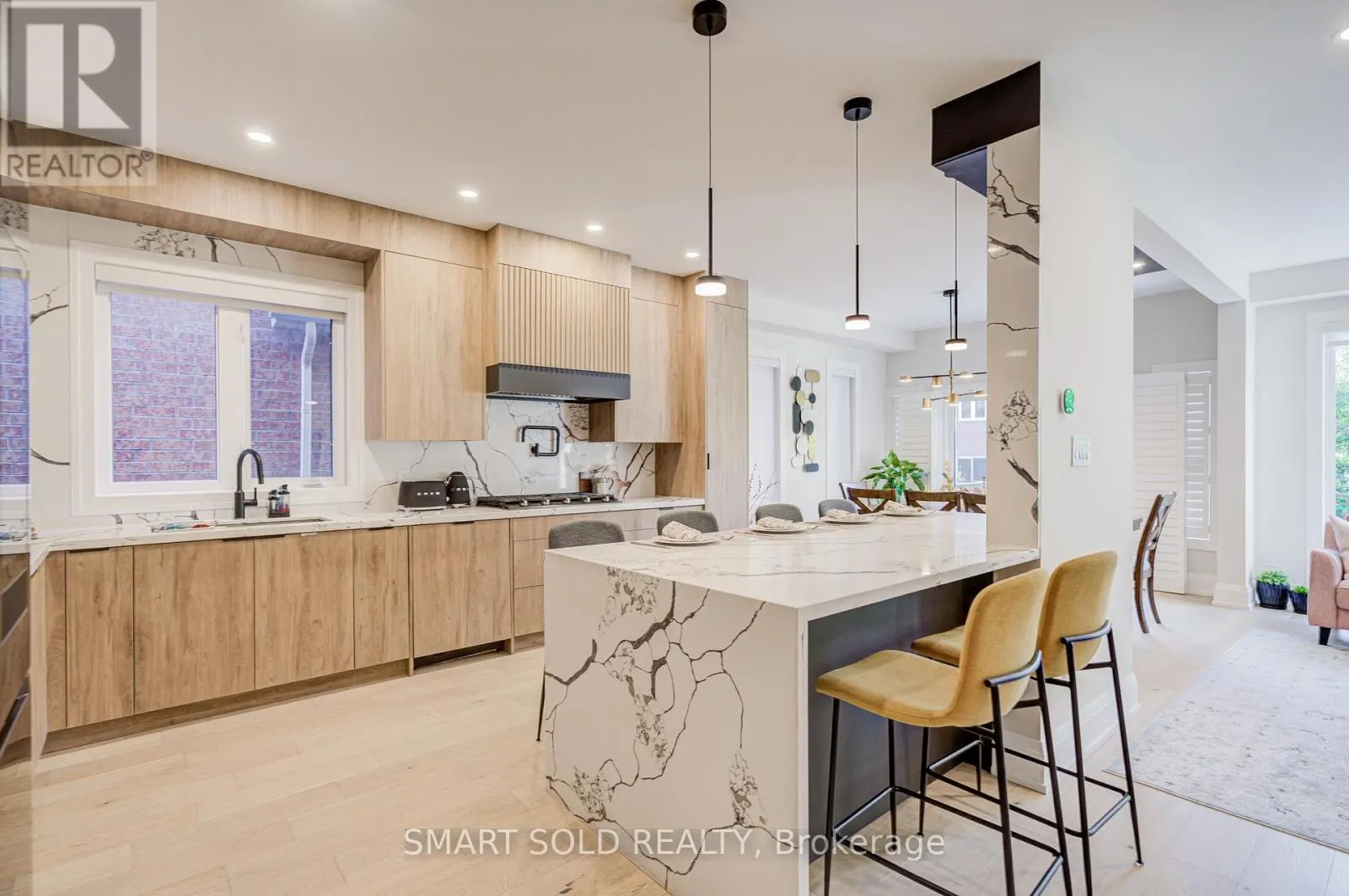 35 BENTOAK CRESCENT