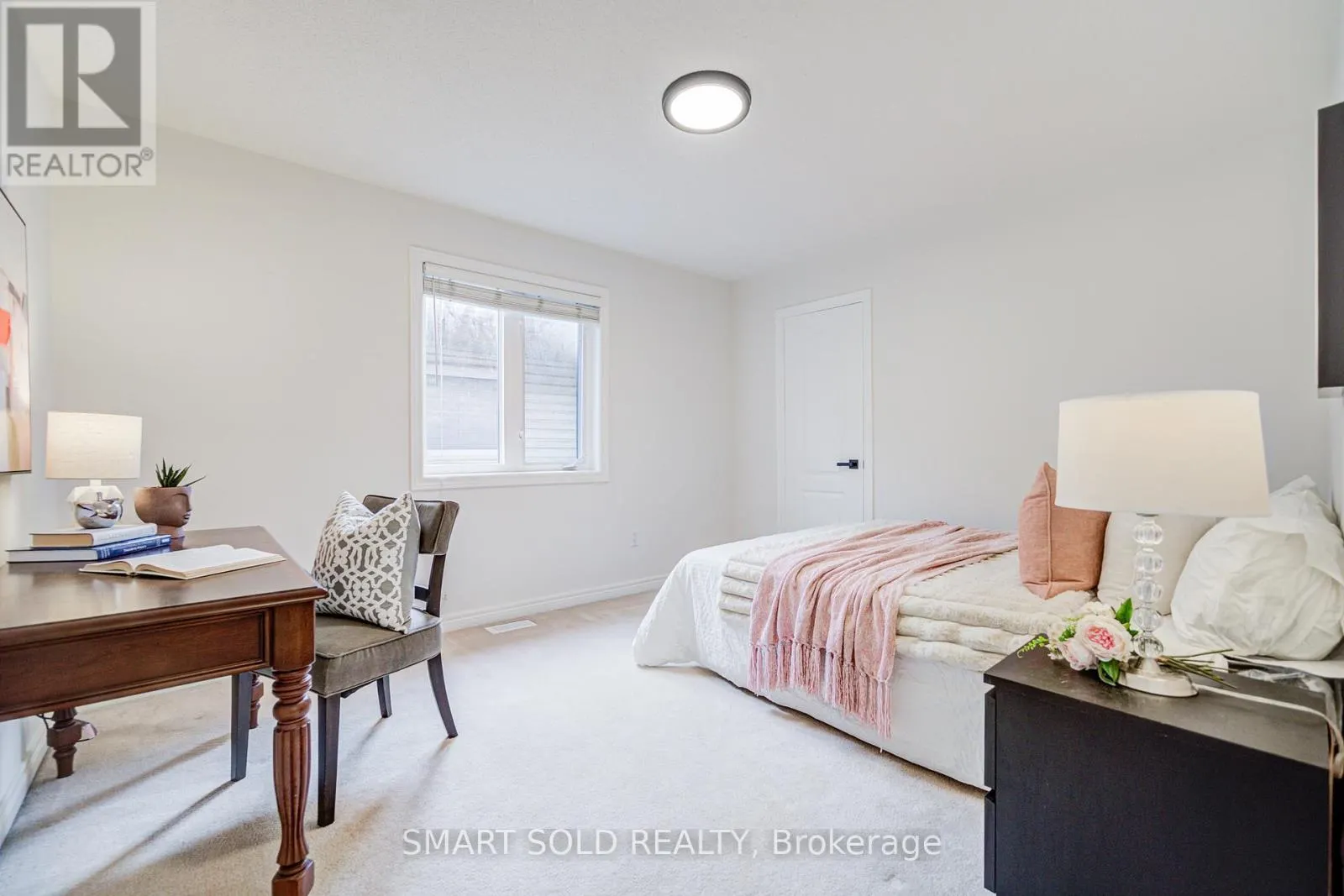 35 BENTOAK CRESCENT