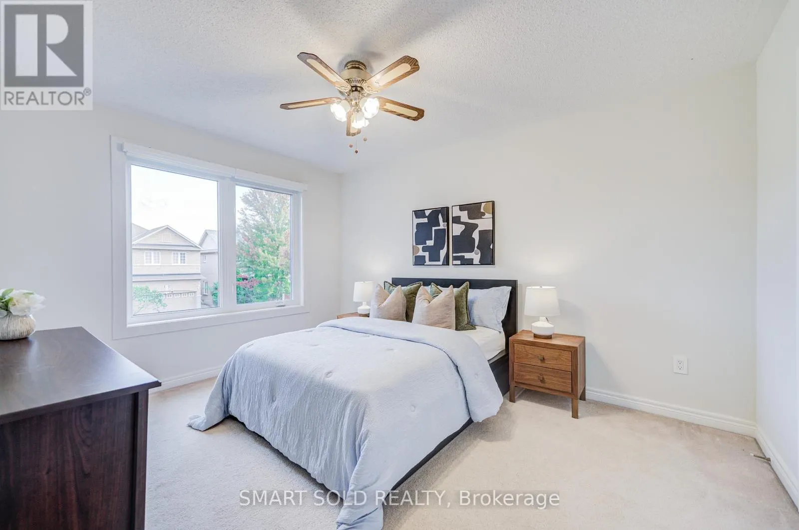 35 BENTOAK CRESCENT
