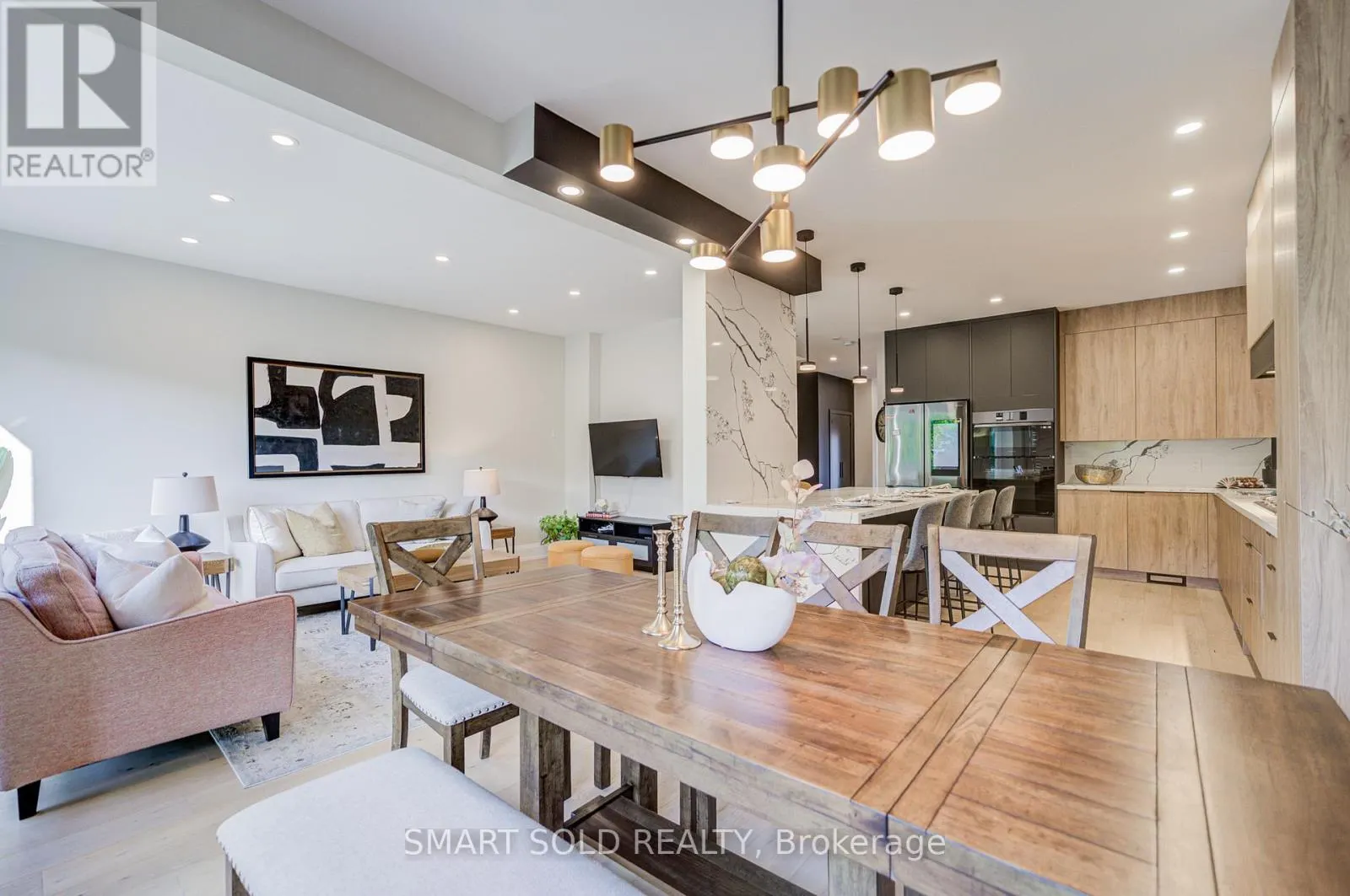 35 BENTOAK CRESCENT