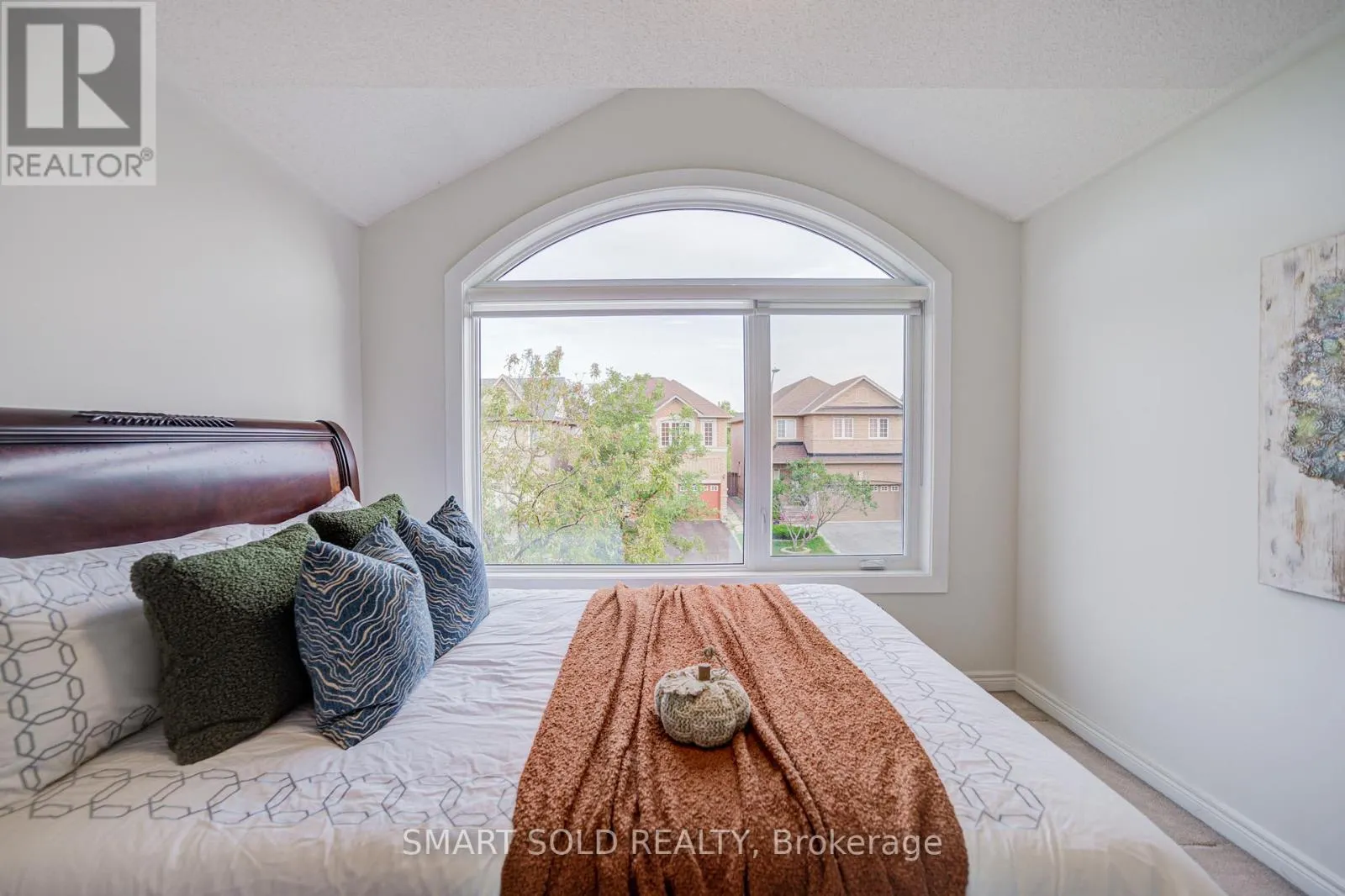 35 BENTOAK CRESCENT