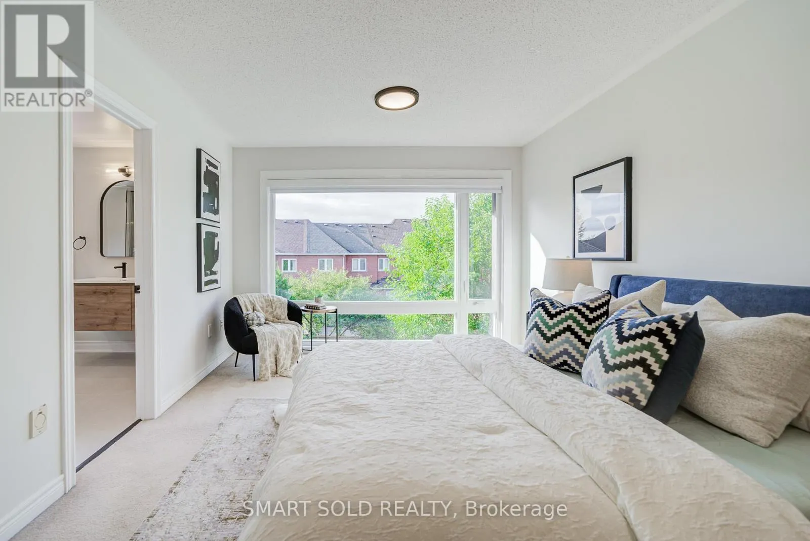 35 BENTOAK CRESCENT