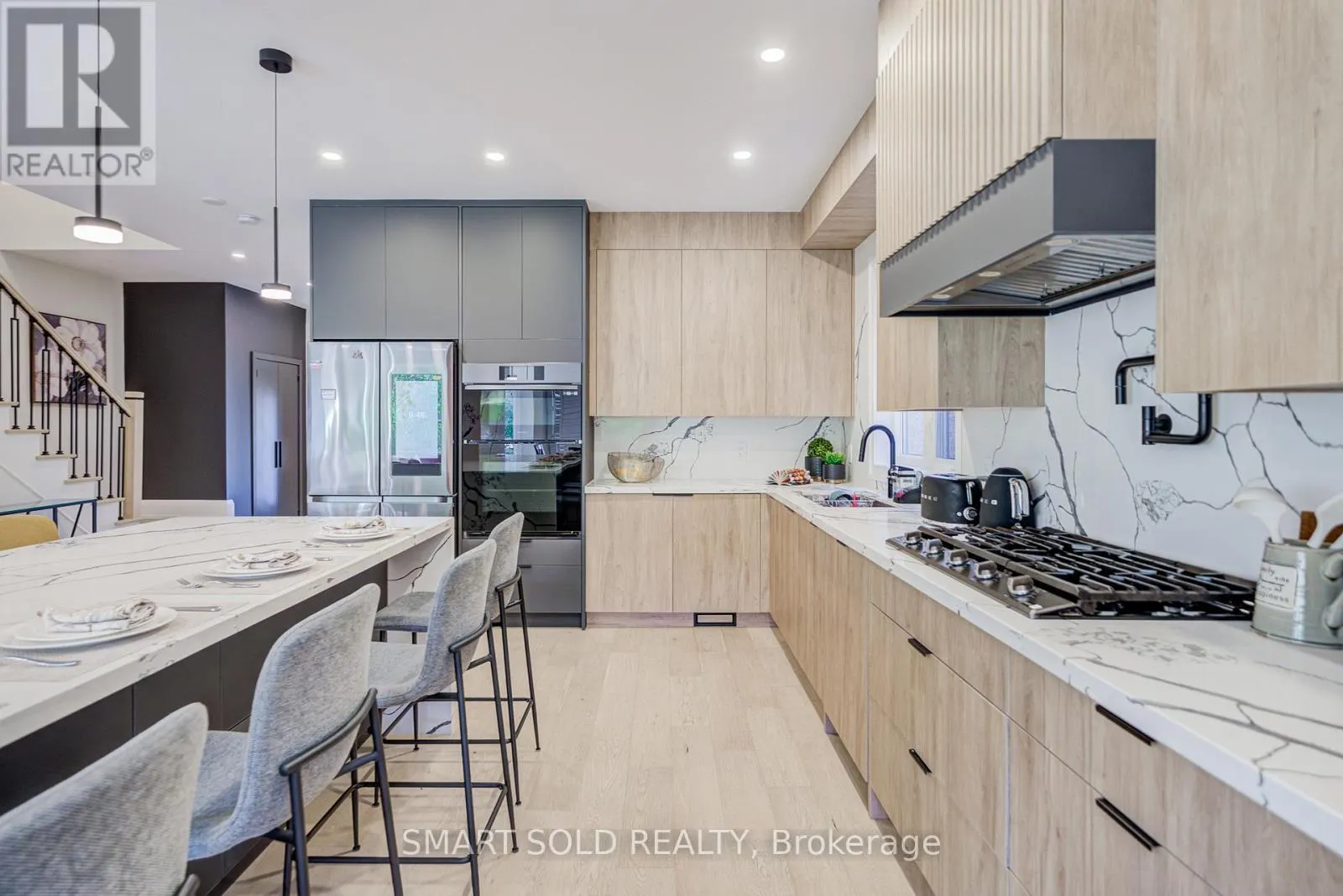 35 BENTOAK CRESCENT