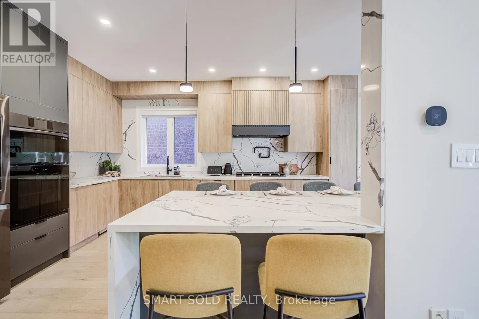 35 BENTOAK CRESCENT