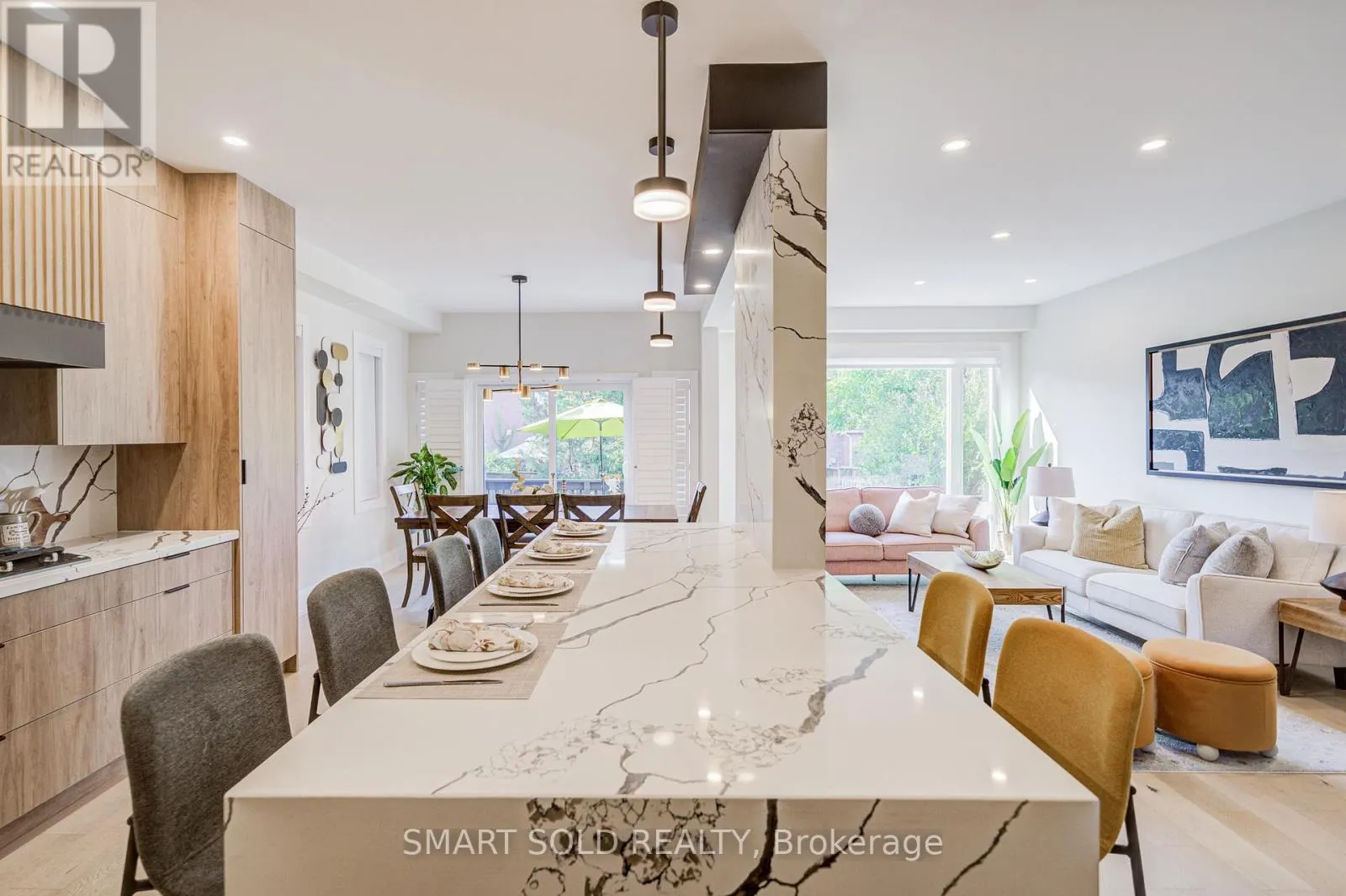 35 BENTOAK CRESCENT