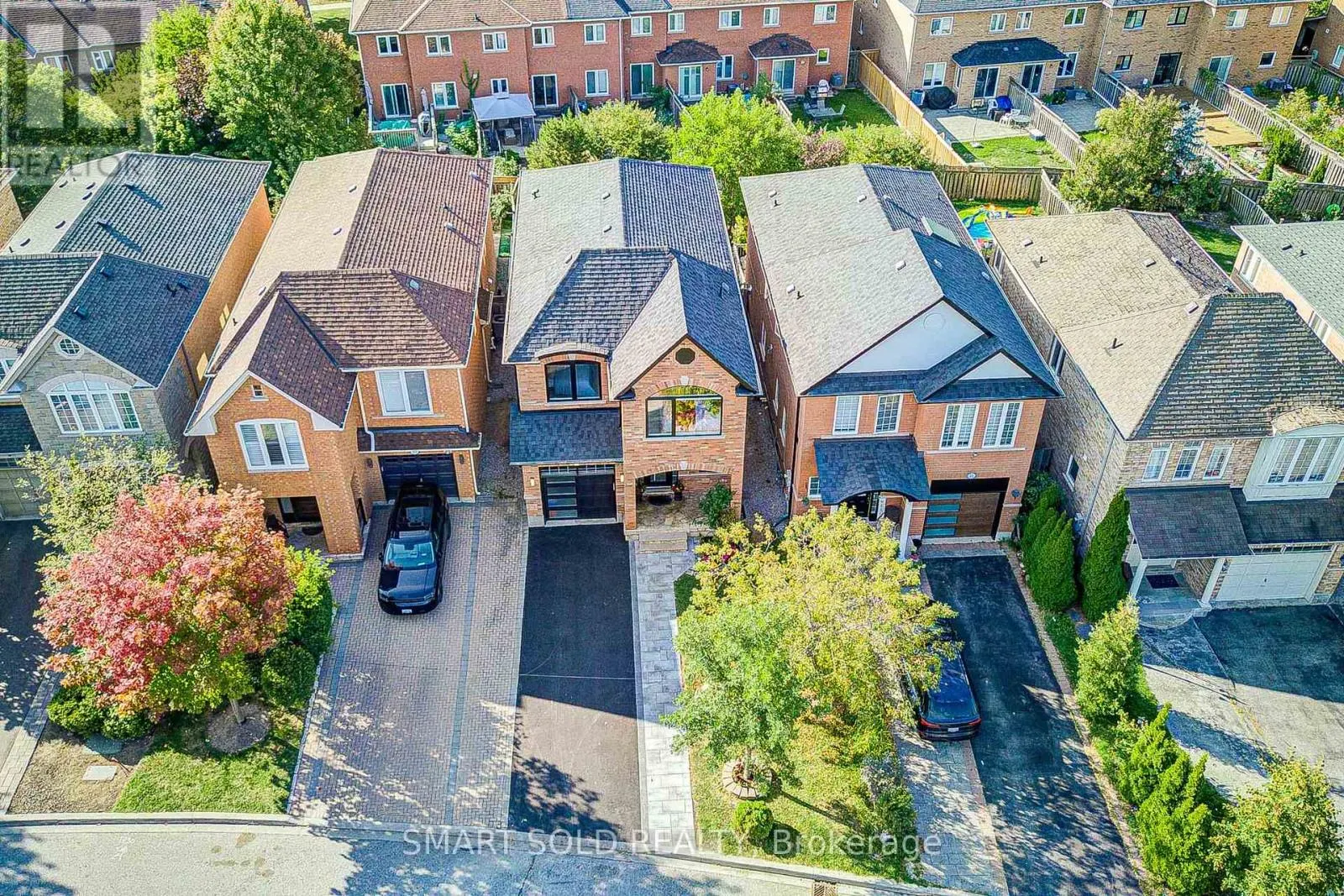 35 BENTOAK CRESCENT