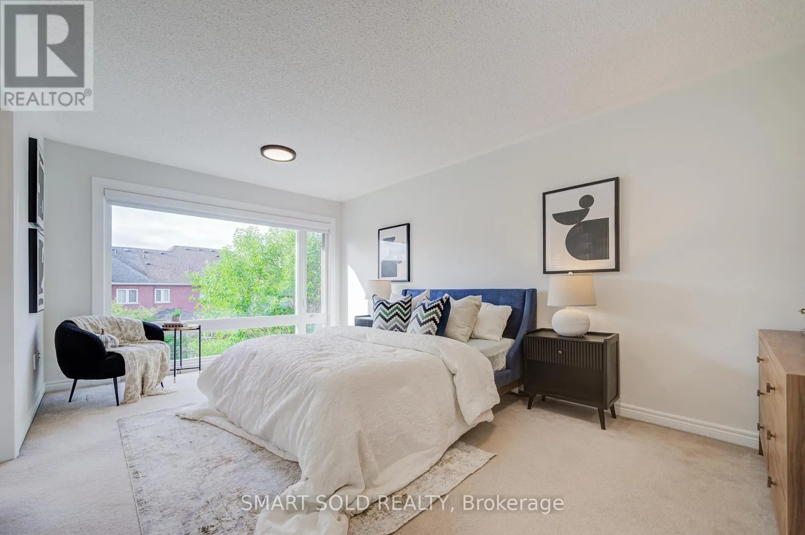 35 BENTOAK CRESCENT