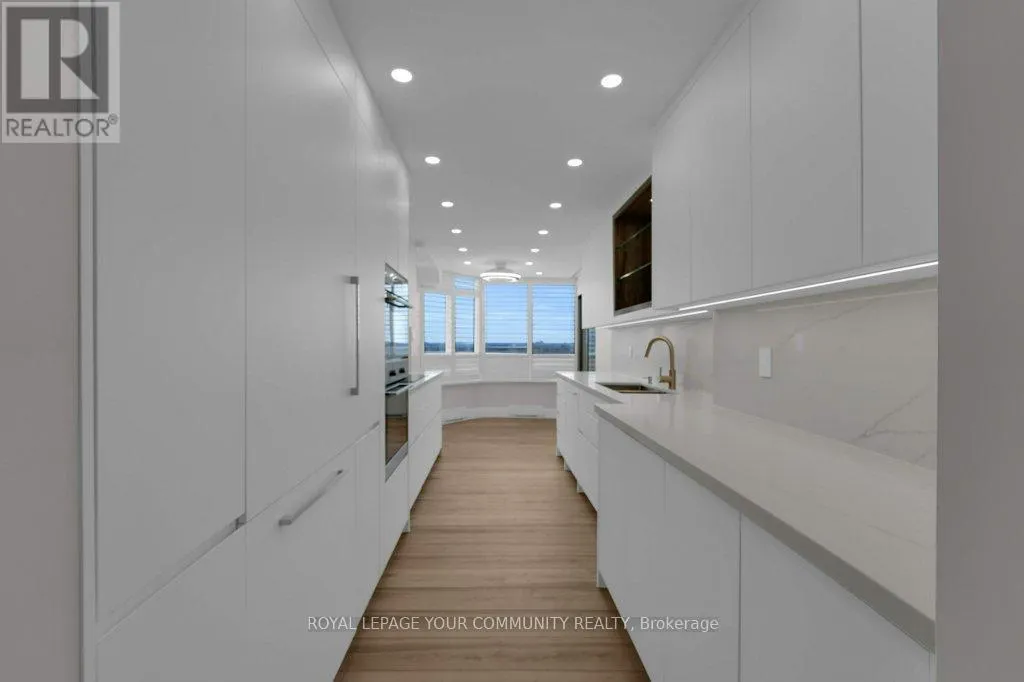 1404 - 22 CLARISSA DRIVE