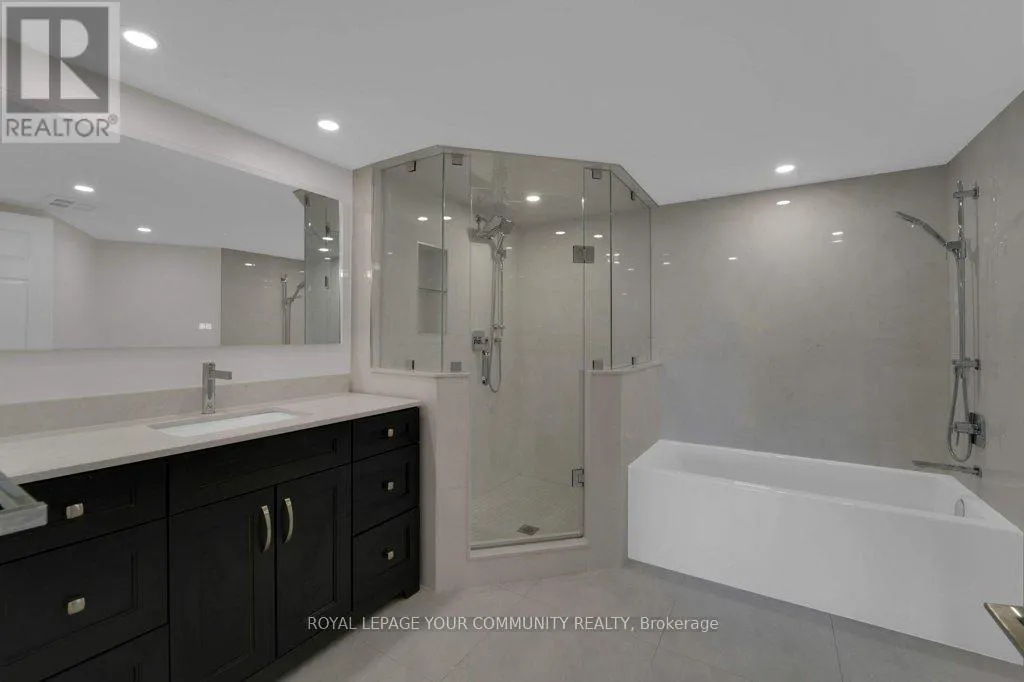1404 - 22 CLARISSA DRIVE