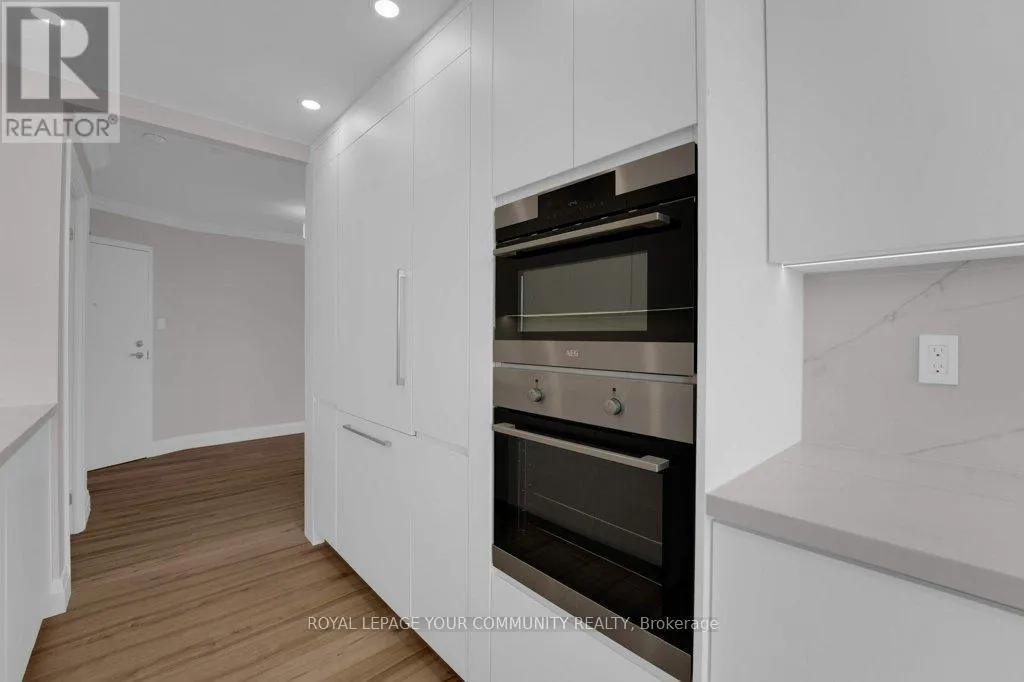 1404 - 22 CLARISSA DRIVE