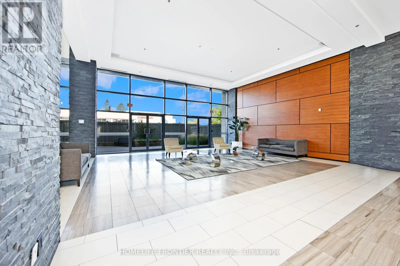 216 - 12 WOODSTREAM BOULEVARD