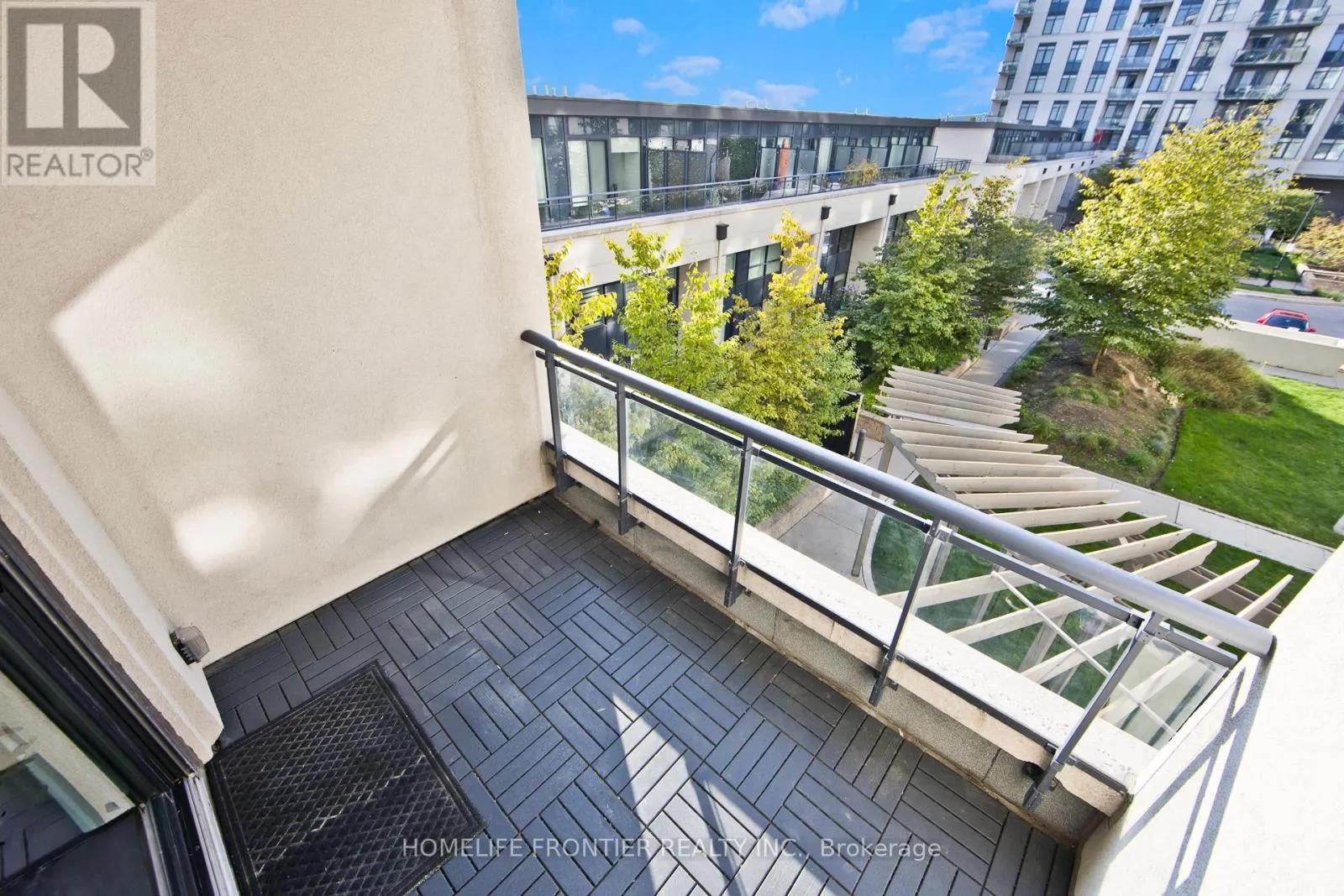 216 - 12 WOODSTREAM BOULEVARD