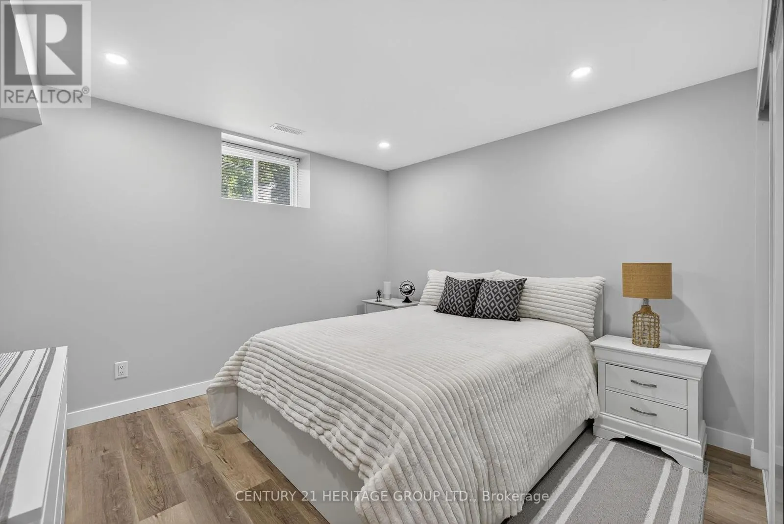 264 GLENWOODS AVENUE