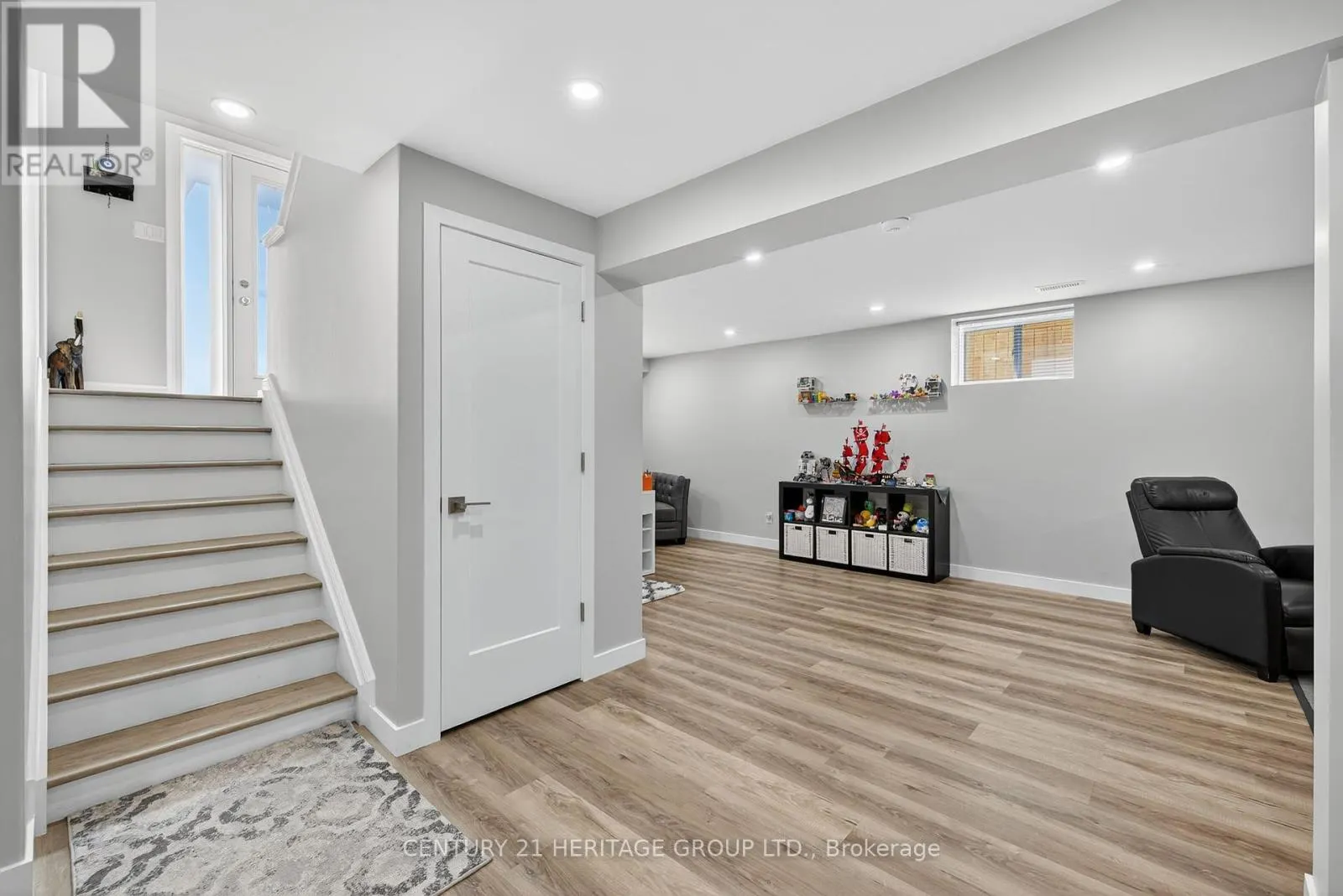 264 GLENWOODS AVENUE