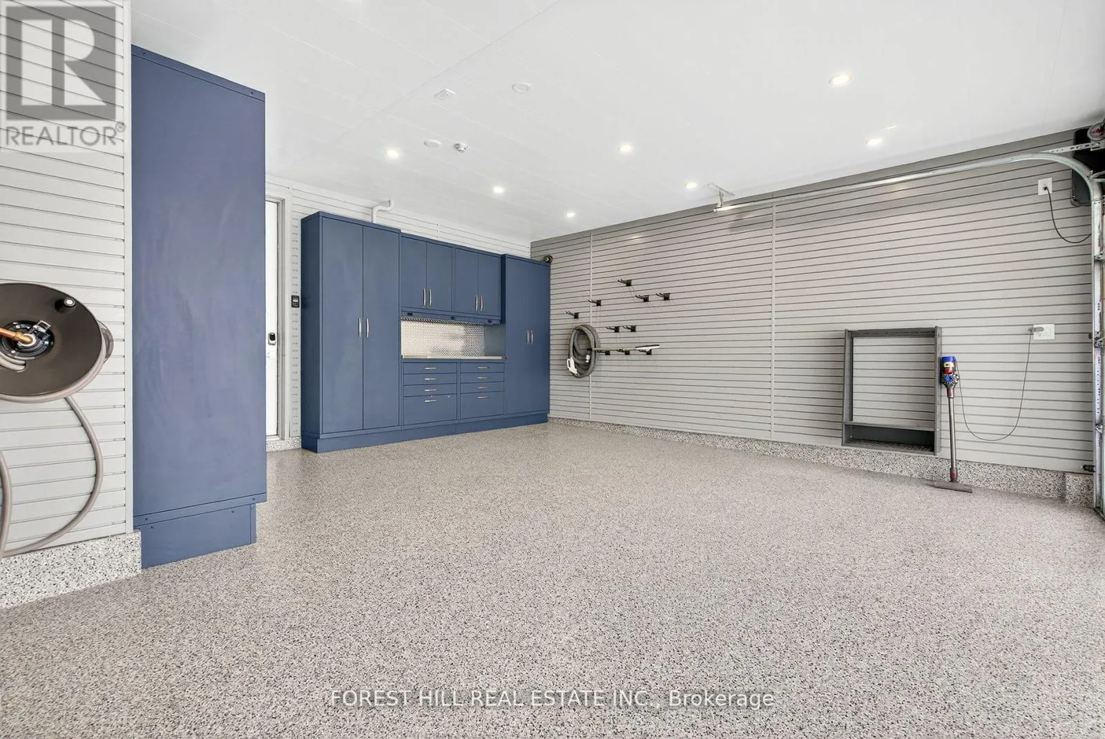 3756 FERRETTI COURT
