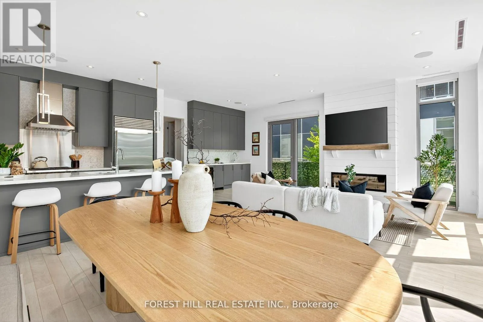 3756 FERRETTI COURT