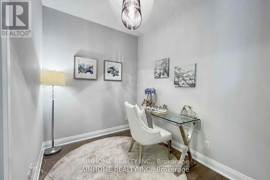523 - 28 UPTOWN DRIVE