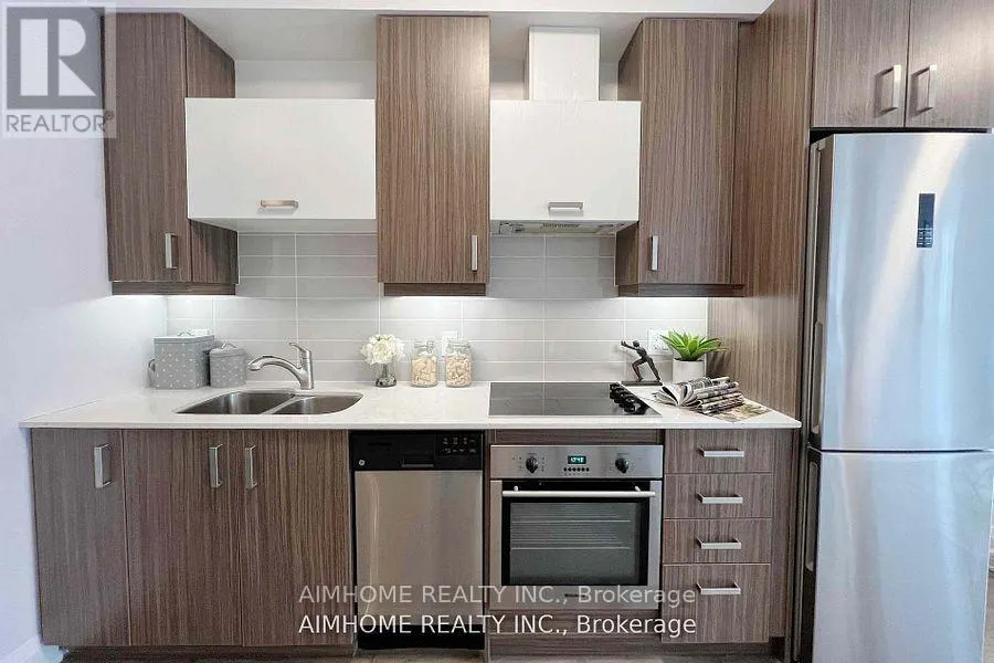 523 - 28 UPTOWN DRIVE