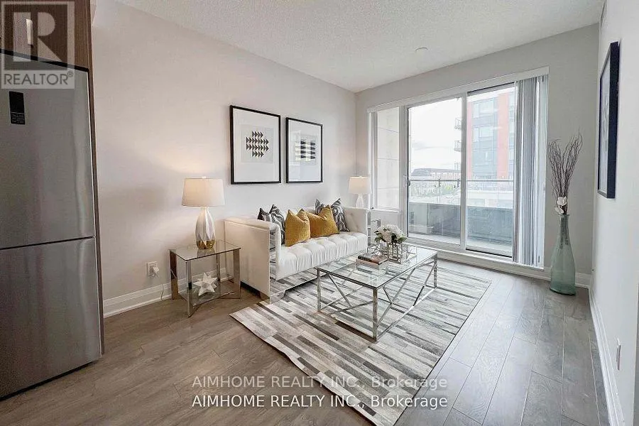 523 - 28 UPTOWN DRIVE
