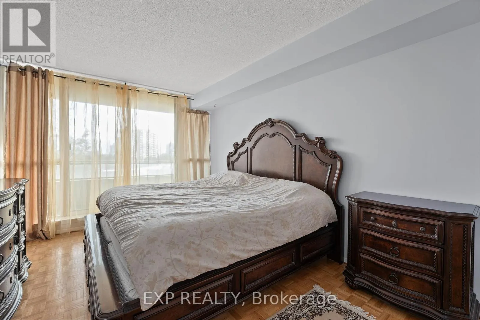 521 - 32 CLARISSA DRIVE