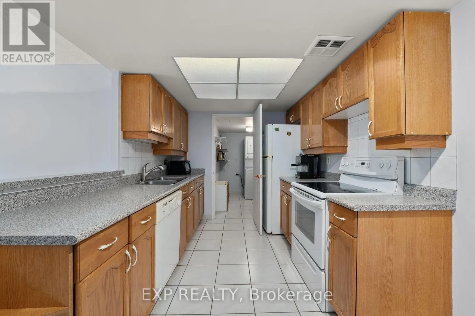 521 - 32 CLARISSA DRIVE