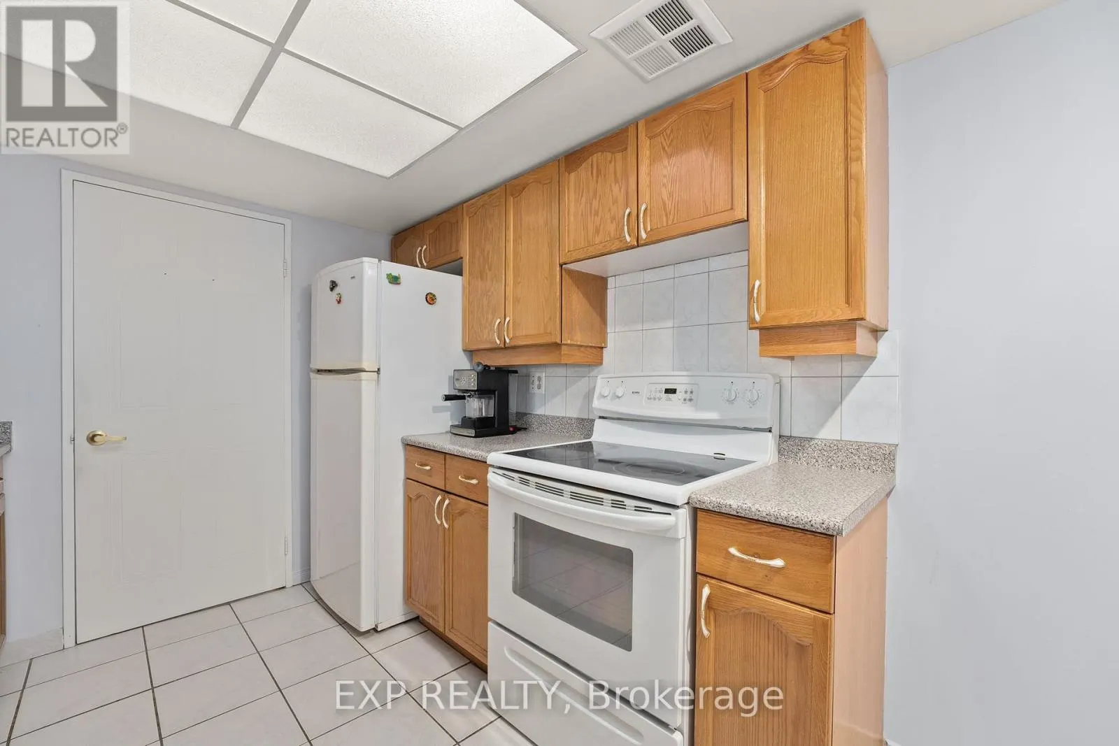 521 - 32 CLARISSA DRIVE