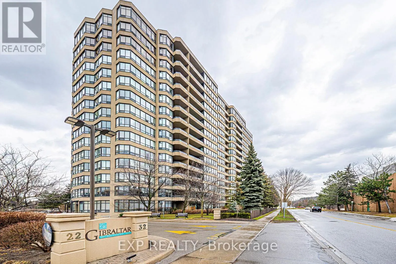 521 - 32 CLARISSA DRIVE