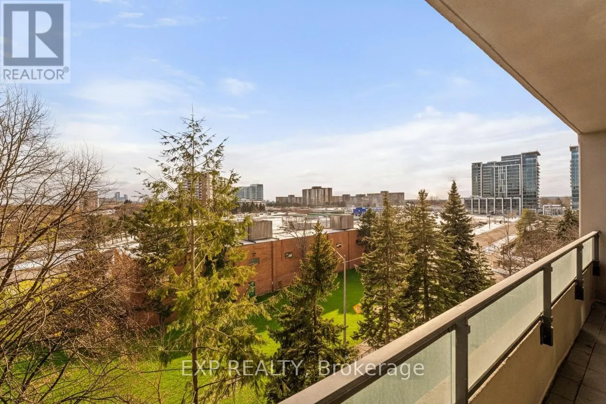 521 - 32 CLARISSA DRIVE
