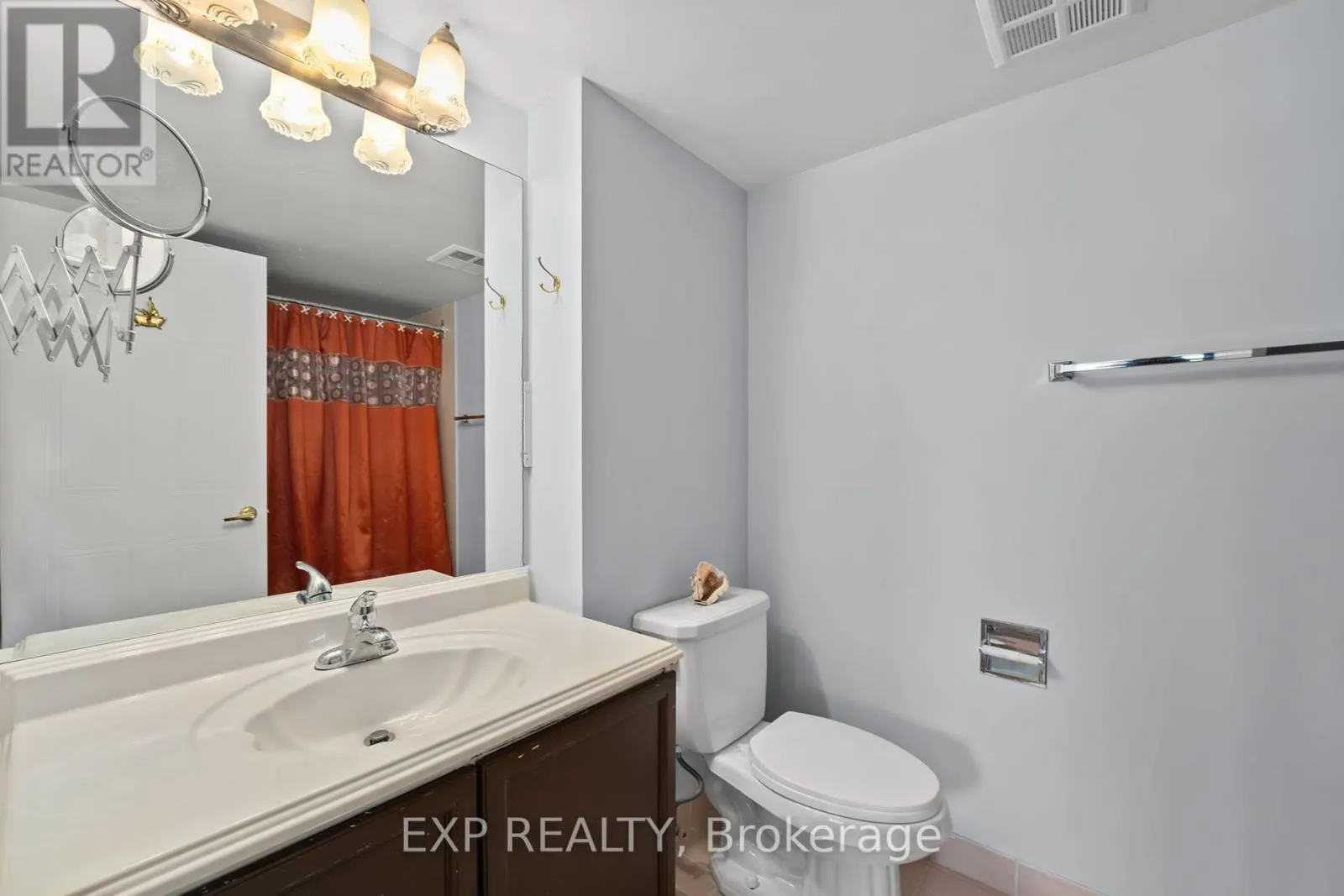 521 - 32 CLARISSA DRIVE