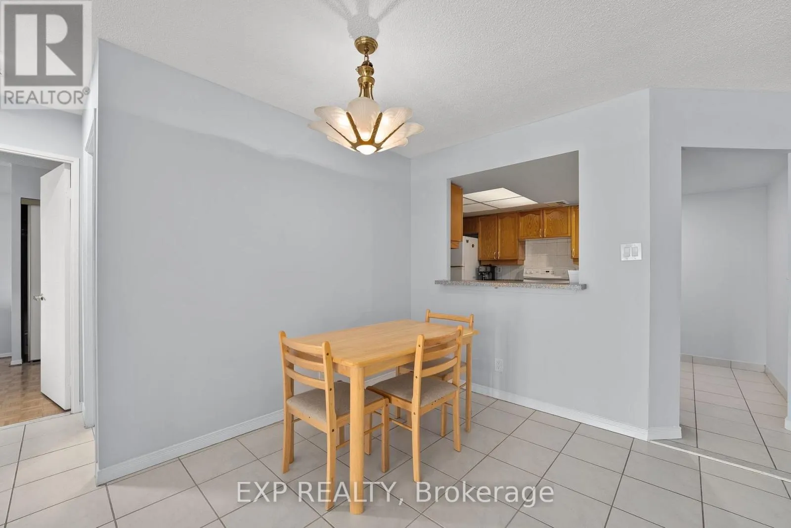 521 - 32 CLARISSA DRIVE