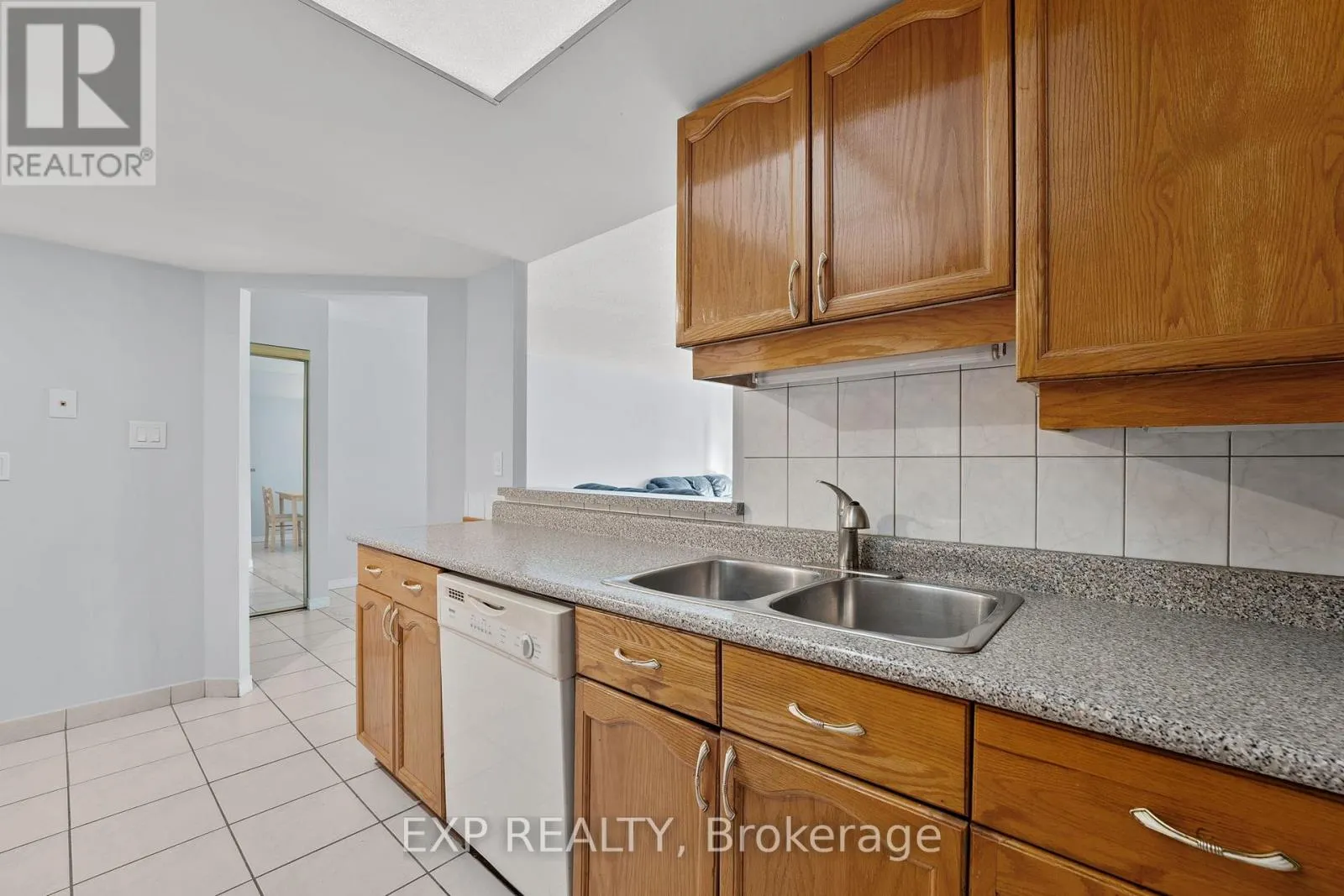 521 - 32 CLARISSA DRIVE